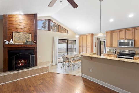 House in Temple Terrace, Florida 4 bedrooms, 199.37 sq.m. № 2284416 - photo 7