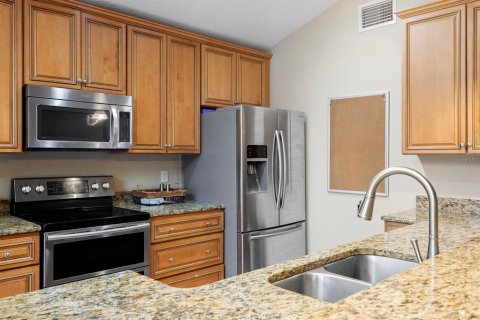 House in Temple Terrace, Florida 4 bedrooms, 199.37 sq.m. № 2284416 - photo 6