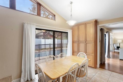 House in Temple Terrace, Florida 4 bedrooms, 199.37 sq.m. № 2284416 - photo 14
