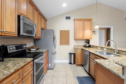 House in Temple Terrace, Florida 4 bedrooms, 199.37 sq.m. № 2284416 - photo 9