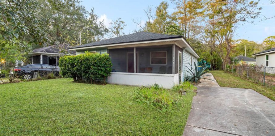 House in Jacksonville, Florida 3 bedrooms, 111.67 sq.m. № 879948