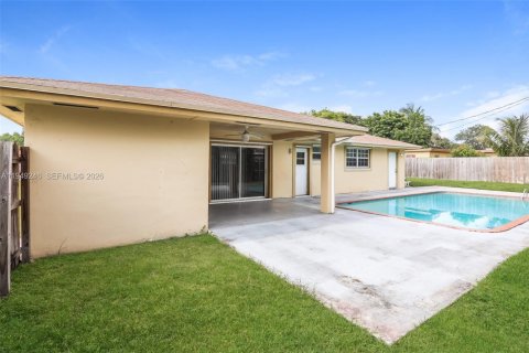 House in Lauderhill, Florida 3 bedrooms, 130.34 sq.m. № 2005110 - photo 15