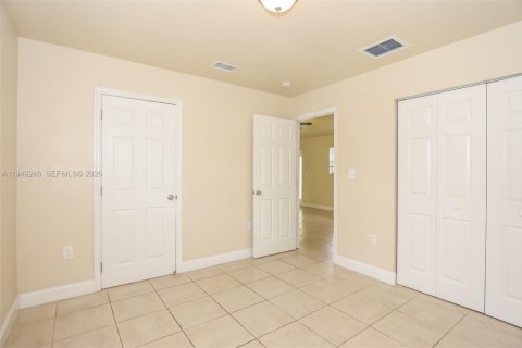 House in Lauderhill, Florida 3 bedrooms, 130.34 sq.m. № 2005110 - photo 11