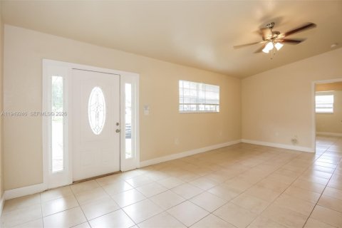 House in Lauderhill, Florida 3 bedrooms, 130.34 sq.m. № 2005110 - photo 2