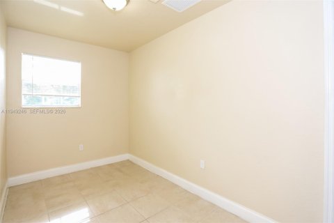 House in Lauderhill, Florida 3 bedrooms, 130.34 sq.m. № 2005110 - photo 12