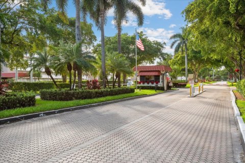 Condo in Pembroke Pines, Florida, 2 bedrooms  № 1699177 - photo 17
