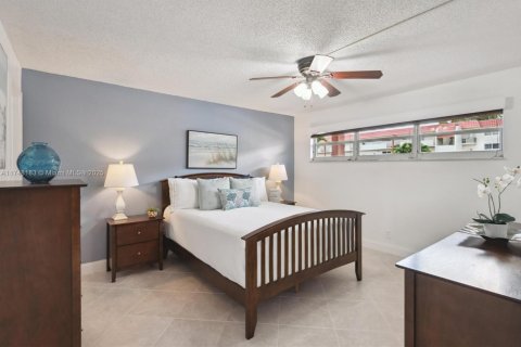 Condo in Pembroke Pines, Florida, 2 bedrooms  № 1699177 - photo 11