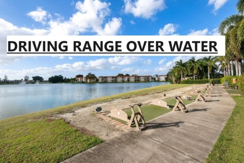 Condo in Pembroke Pines, Florida, 2 bedrooms  № 1699177 - photo 27