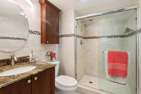 Condo in Pembroke Pines, Florida, 2 bedrooms  № 1699177 - photo 12