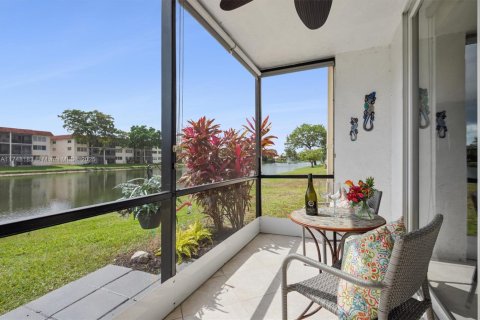 Condo in Pembroke Pines, Florida, 2 bedrooms  № 1699177 - photo 14