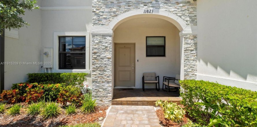 Таунхаус в Хомстед, Флорида 3 спальни, 137.77м2 № 1971398