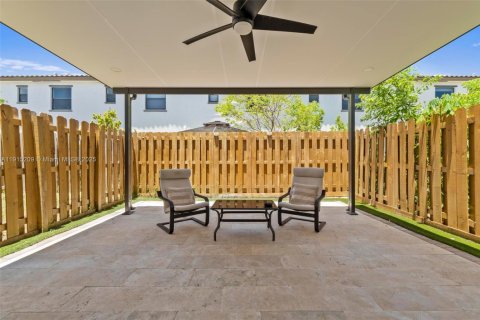 Купить таунхаус в Хомстед, Флорида 3 спальни, 137.77м2, № 1971398 - фото 21