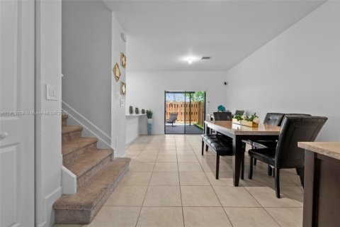 Купить таунхаус в Хомстед, Флорида 3 спальни, 137.77м2, № 1971398 - фото 10