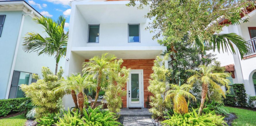 House in Palm Beach Gardens, Florida 5 bedrooms, 393.53 sq.m. № 2191213