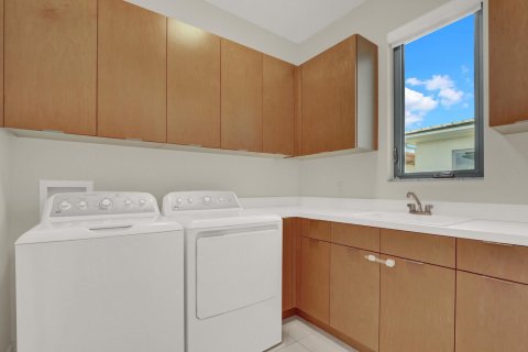 House in Palm Beach Gardens, Florida 5 bedrooms, 393.53 sq.m. № 2191213 - photo 18