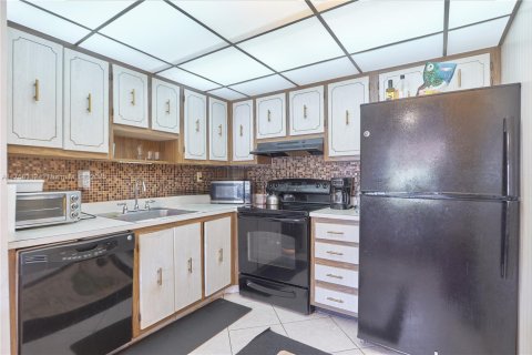 Condo in Delray Beach, Florida, 1 bedroom  № 1698376 - photo 14
