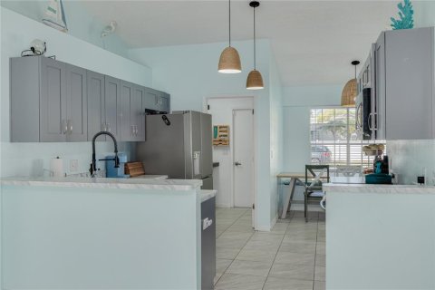 Купить виллу или дом в Нью-Порт-Ричи, Флорида 6 комнат, 137.96м2, № 2213911 - фото 13