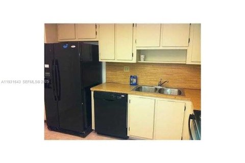 Condo in Miami, Florida, 2 bedrooms № 2060122 - photo 4