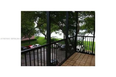 Condo in Miami, Florida, 2 bedrooms № 2060122 - photo 9