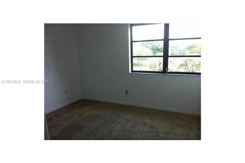 Condo in Miami, Florida, 2 bedrooms № 2060122 - photo 8