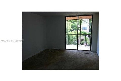 Condo in Miami, Florida, 2 bedrooms № 2060122 - photo 10