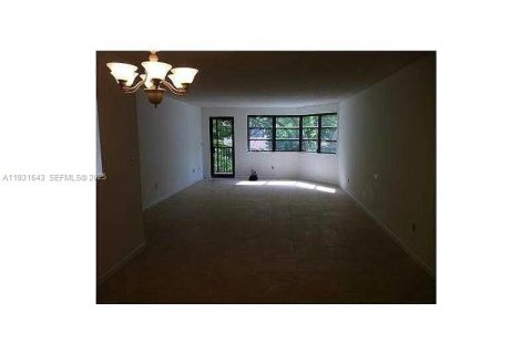 Condo in Miami, Florida, 2 bedrooms № 2060122 - photo 6