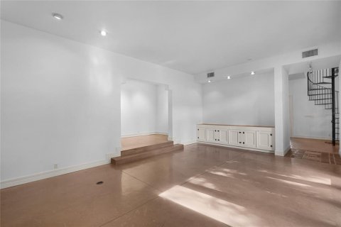 Casa en venta en Orlando, Florida, 3 dormitorios, 359.62 m2 № 1919141 - foto 10