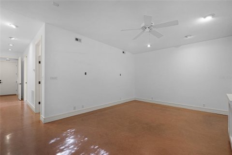Casa en venta en Orlando, Florida, 3 dormitorios, 359.62 m2 № 1919141 - foto 22
