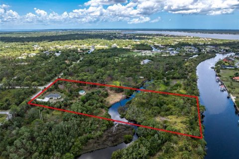 House in Port Charlotte, Florida 3 bedrooms, 129.13 sq.m. № 2116792