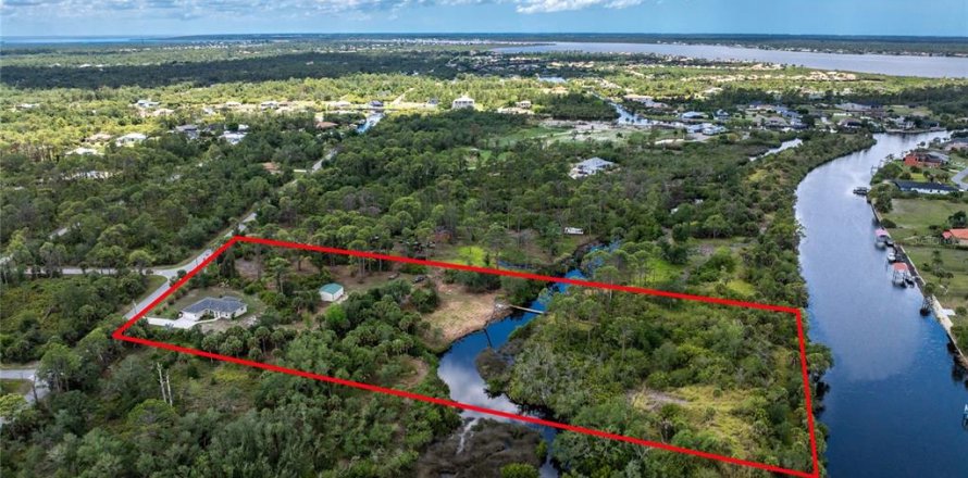 Casa en Port Charlotte, Florida 3 dormitorios, 129.13 m2 № 2116792