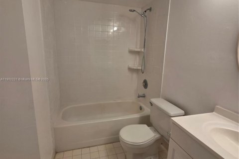 Купить кондоминиум в Майами, Флорида 2 спальни, 97.08м2, № 2015216 - фото 12