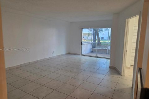 Купить кондоминиум в Майами, Флорида 2 спальни, 97.08м2, № 2015216 - фото 16