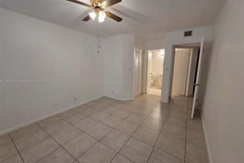 Купить кондоминиум в Майами, Флорида 2 спальни, 97.08м2, № 2015216 - фото 9