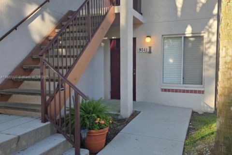 Кондоминиум с 2 спальнями в Майами, Флорида № 2015216