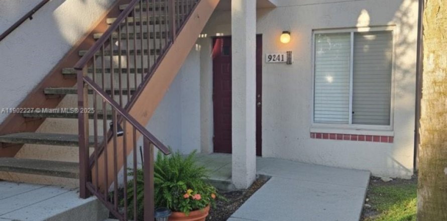 Кондоминиум с 2 спальнями в Майами, Флорида № 2015216