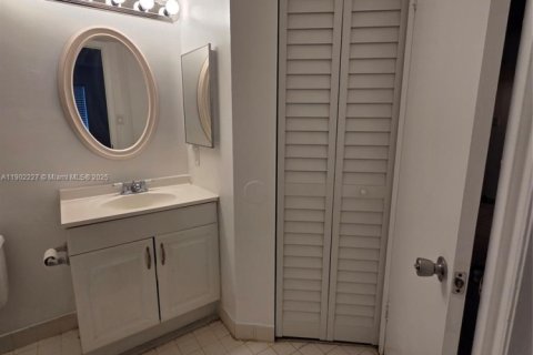 Купить кондоминиум в Майами, Флорида 2 спальни, 97.08м2, № 2015216 - фото 11