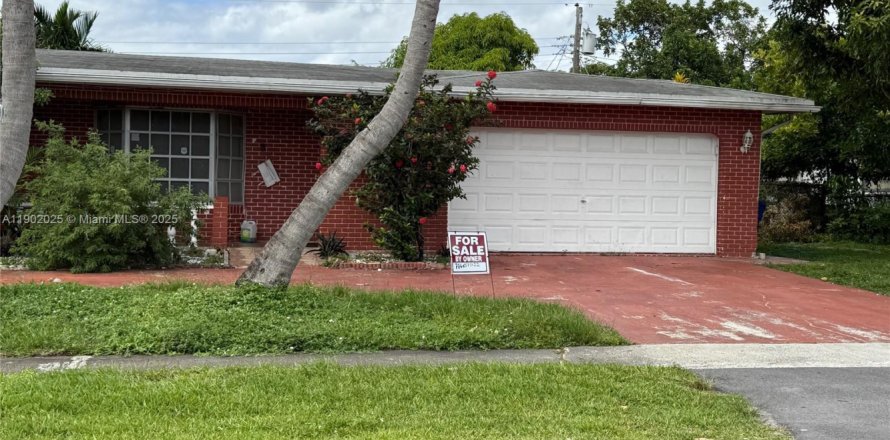 Villa ou maison à Lauderdale Lakes, Floride 3 chambres, 159.14 m2 № 1953583