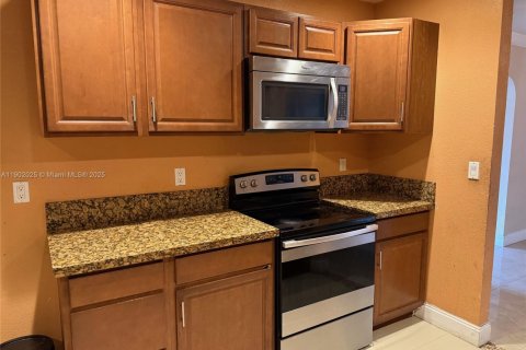 Villa ou maison à vendre à Lauderdale Lakes, Floride: 3 chambres, 159.14 m2 № 1953583 - photo 5