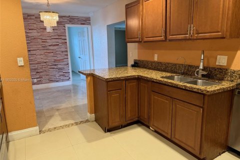 Villa ou maison à vendre à Lauderdale Lakes, Floride: 3 chambres, 159.14 m2 № 1953583 - photo 4