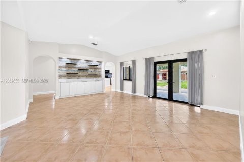 Villa ou maison à louer à Miami, Floride: 4 chambres, 216.46 m2 № 2343628 - photo 5