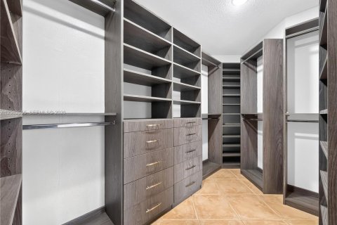 Villa ou maison à louer à Miami, Floride: 4 chambres, 216.46 m2 № 2343628 - photo 12