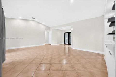Villa ou maison à louer à Miami, Floride: 4 chambres, 216.46 m2 № 2343628 - photo 6