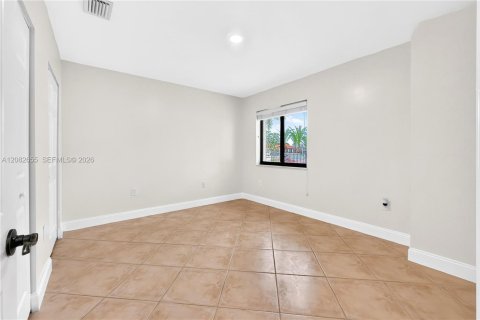Villa ou maison à louer à Miami, Floride: 4 chambres, 216.46 m2 № 2343628 - photo 16