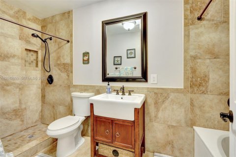 Villa ou maison à louer à Miami, Floride: 4 chambres, 216.46 m2 № 2343628 - photo 13