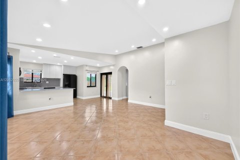 Villa ou maison à louer à Miami, Floride: 4 chambres, 216.46 m2 № 2343628 - photo 8