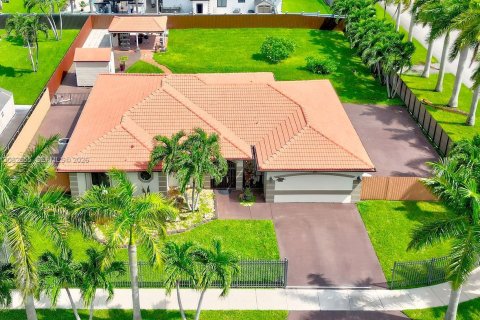 Villa ou maison à louer à Miami, Floride: 4 chambres, 216.46 m2 № 2343628 - photo 2