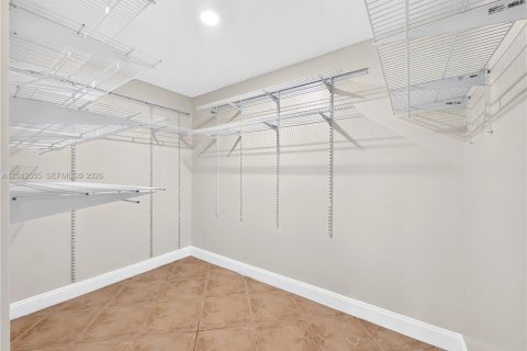 Villa ou maison à louer à Miami, Floride: 4 chambres, 216.46 m2 № 2343628 - photo 15
