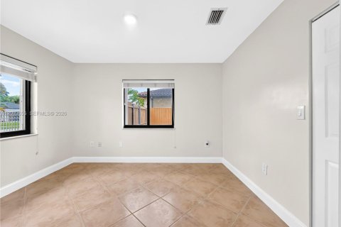 Villa ou maison à louer à Miami, Floride: 4 chambres, 216.46 m2 № 2343628 - photo 14