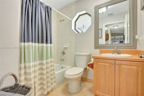 Villa ou maison à louer à Miami, Floride: 4 chambres, 216.46 m2 № 2343628 - photo 17