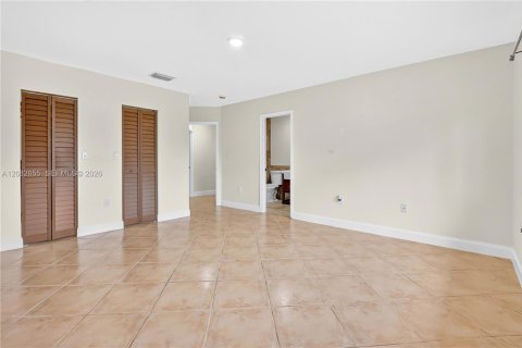 Villa ou maison à louer à Miami, Floride: 4 chambres, 216.46 m2 № 2343628 - photo 11